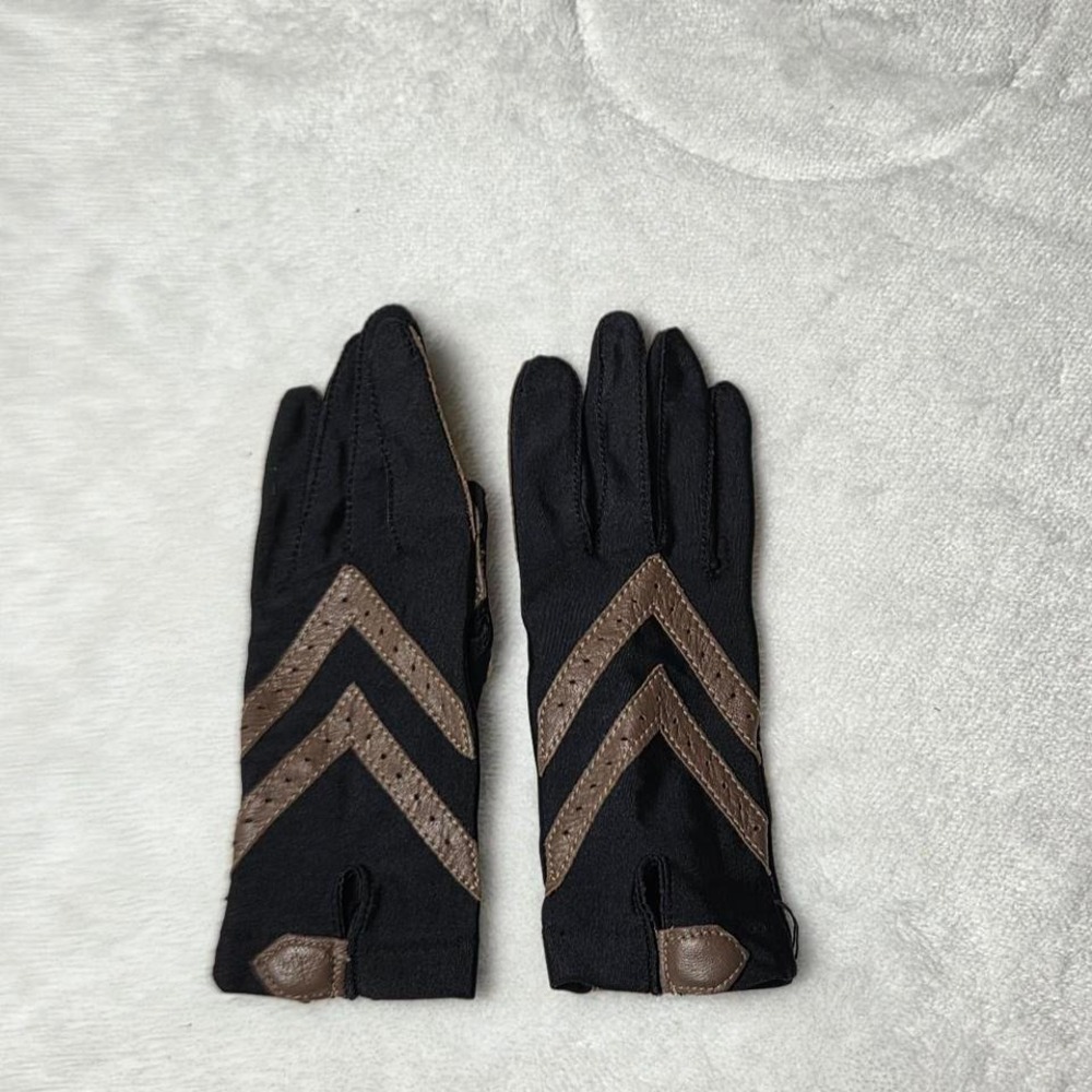 Vintage Isotoner Black leather gloves‎ with brown accents #leathergloves